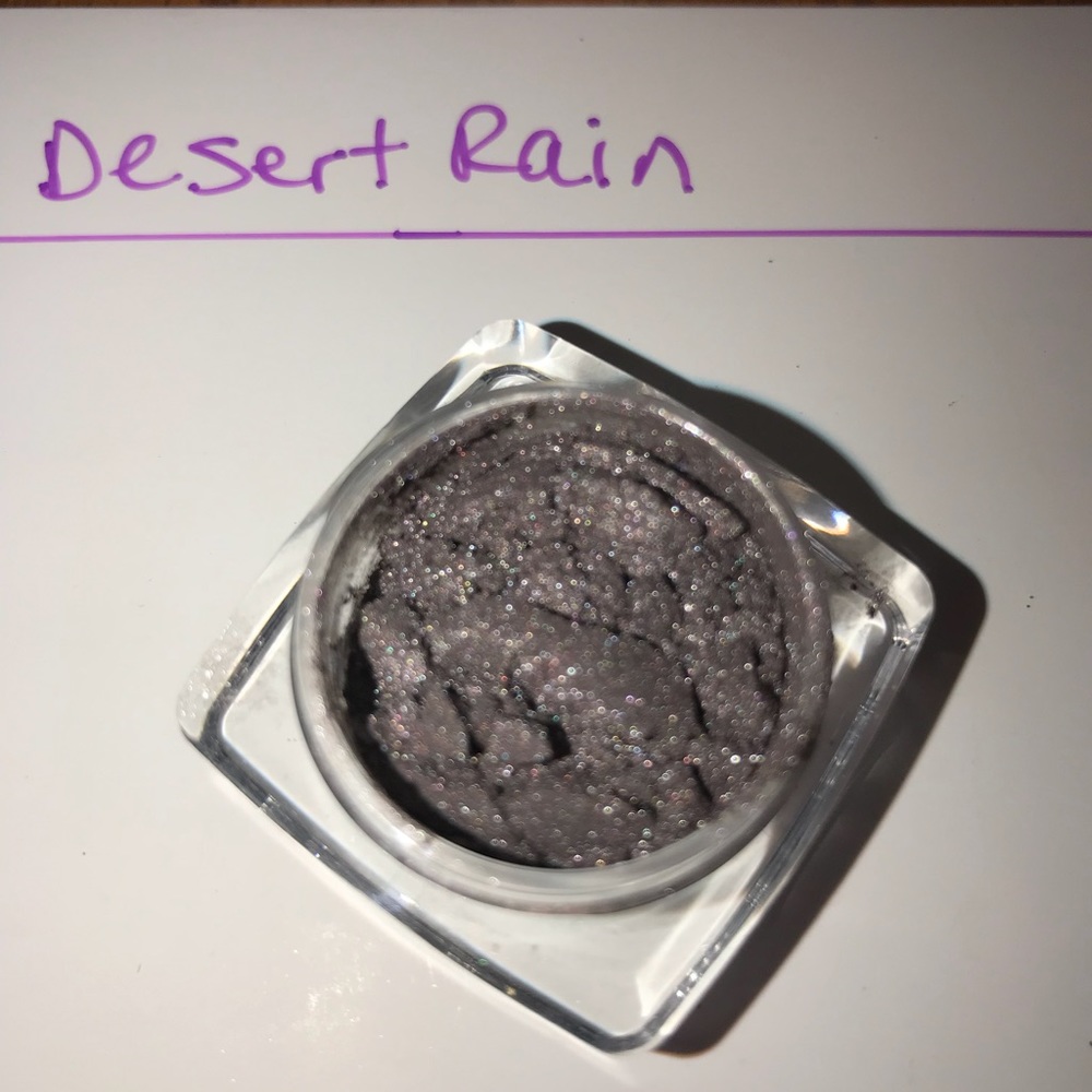 Mineral Eyeshadow in Desert Rain.